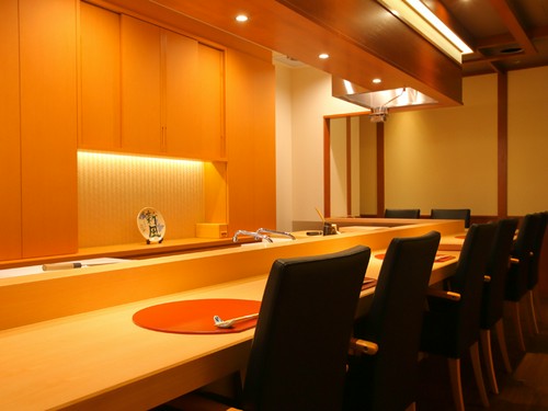 珍しい各地の銘酒が味わえます