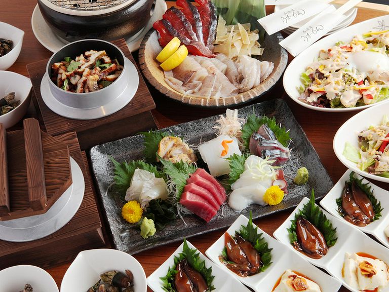 魚好きの方におすすめのコース！　上刺身や七輪で焼く干し物が堪能できるコースです。