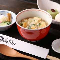 ランチで人気『天茶漬け』。コースによって変わるかき揚げを堪能