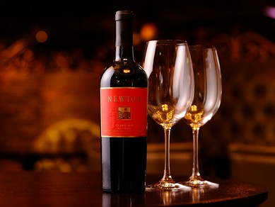 絶品の料理の伴侶探しに困ったら、ワインを選ぶのがこの店の定石