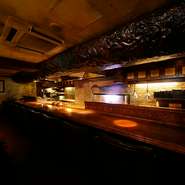 大切な人をもてなすシーンではサプライズが効果的。鉄板焼き店“にも関わらず”ラグジュアリーな空間、そしてウニや鮑、黒毛和牛といった高級食材を使った逸品が良い意味で会食相手の思惑を裏切ってくれます。