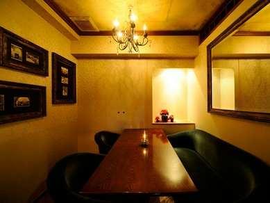 意中の相手との距離を縮め、濃密な時間を過ごせる空間も用意