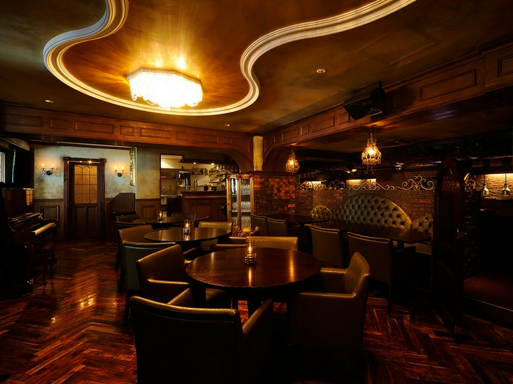 麻布十番駅から徒歩1分。ビルの2階に広がる“大正ロマン”