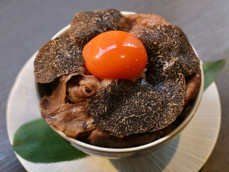 トリュフと山形牛のすき焼きご飯