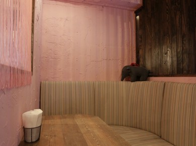 おしゃれなインテリアでゆっくりとお食事を