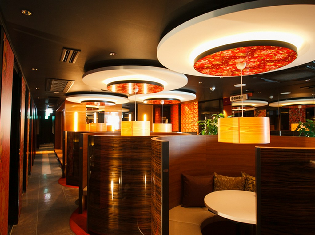 和モダンの雰囲気の店内は、しっとりとした大人の雰囲気です