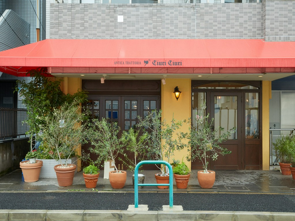 「花を咲かせたい」との想いを込めた店名