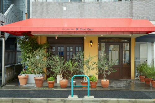「花を咲かせたい」との想いを込めた店名