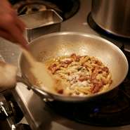 ストロッツァプレティ、カサレッチェなどのショートパスタは自家製。生パスタならではの味が美味。