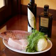 シチリア料理といえば地中海の恵みを享受した魚介類。ここでは魚介類は沼津や函館から産地直送される魚介類がふんだんに使われます。特にカジキマグロはシチリア料理には欠かせない食材のひとつです。