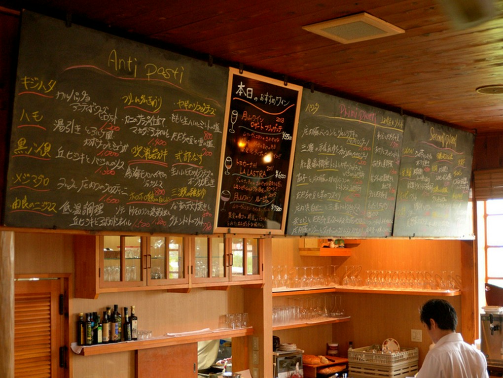 その日に入荷した食材によって、その日のメニューが決まります