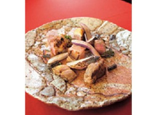 これまでにはない香りの料理『藤沢カブと山伏ポークの焼畑風』 