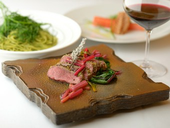 食材の良さを活かした独自の調理法で提供しています