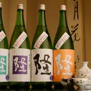 日本の名水の1つといわれる丹沢水系の豊な水で仕込んだ川西屋酒造の日本酒が、そろっています。旨みの濃い、しっかりとした日本酒は、料理にもとてもよく合います。