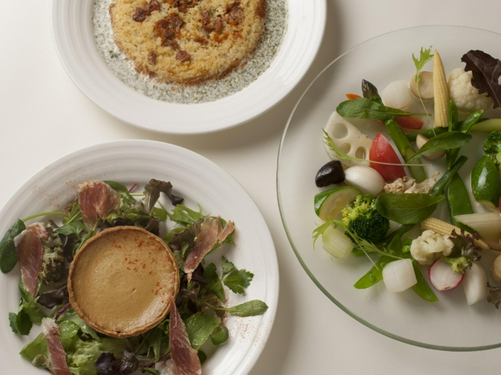 ワインに合わせた本格料理が味わえる