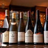 ワイン初心者でも楽しめるように、ワインについて尋ねればスタッフが案内してくれます。グラスワインで1杯ずつ飲み比べてみるのもおすすめです。辛口・甘口・フルーティな味わいなど、好みの一杯が見つかります。