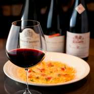 コース料理のほかアラカルトも充実しており、デートや女子会、会社帰りの飲み会や接待に利用されています。高級でおしゃれな雰囲気を楽しめます。