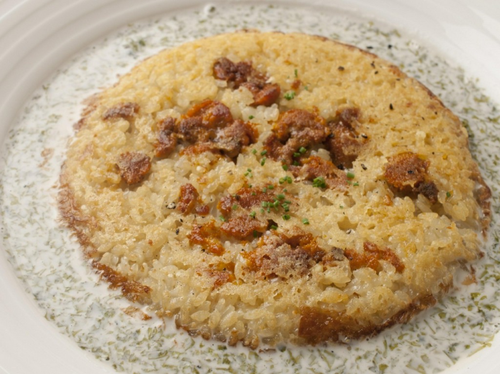 注文を受けてから炊き上げる『焼きウニのリゾット』