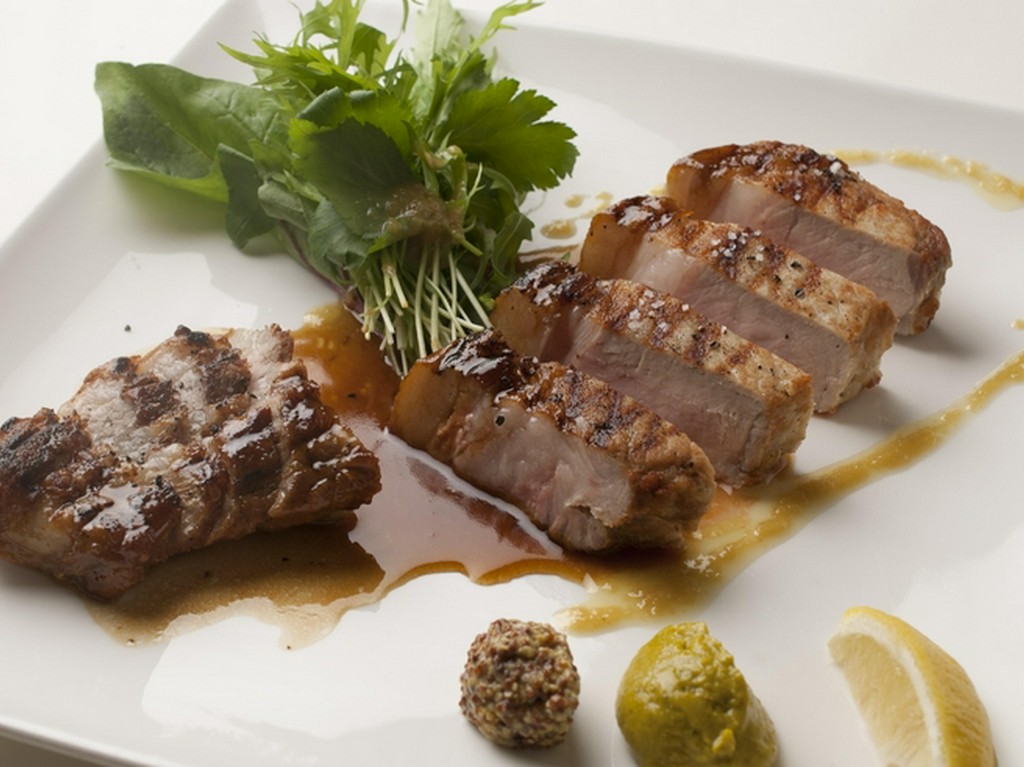 豚肉の甘みを味わう『秋田産豚ロースのロースト』