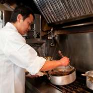 なるべくお客様の好き嫌いに応えられるようにしています。コース料理は予約時に苦手な食材等を伝えていただければ、違う食材に代えて提供します。