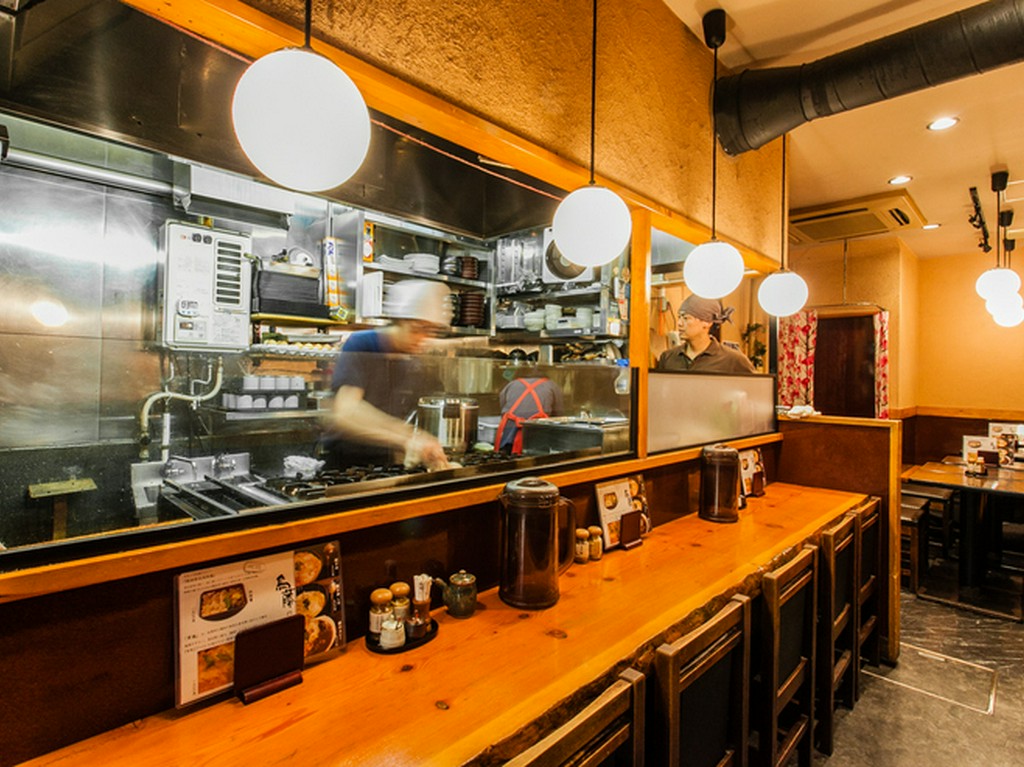 老舗が手がける店だが、気取らずに楽しめる