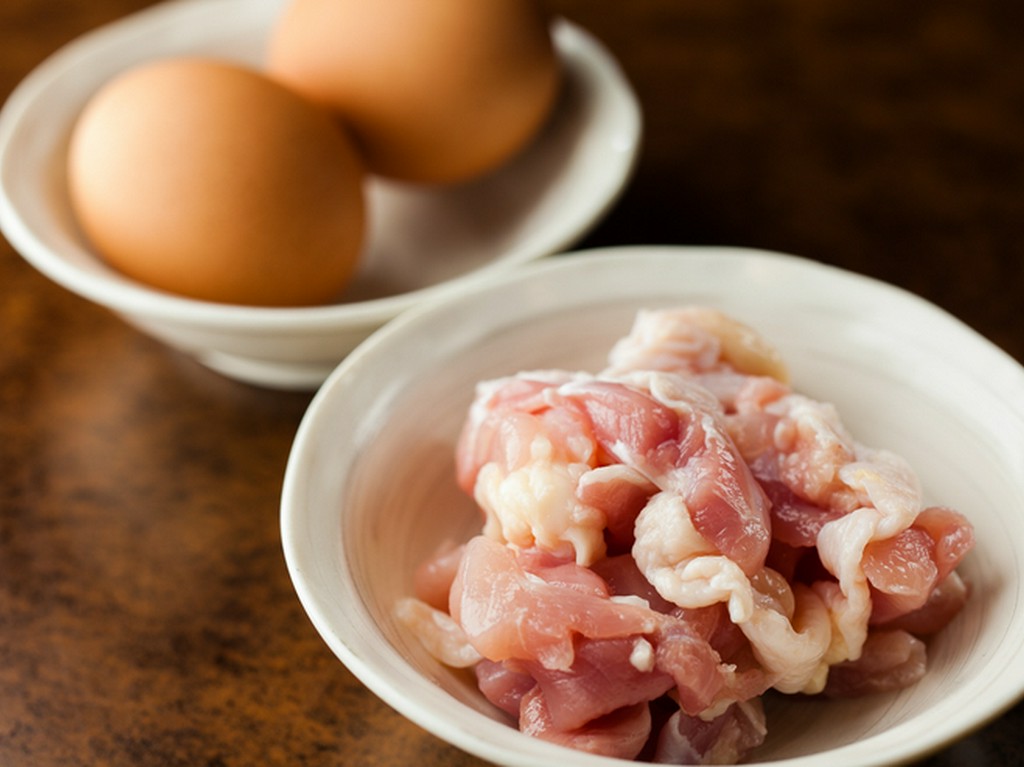 メインとなる大山鶏以外にも地鶏や軍鶏を使用