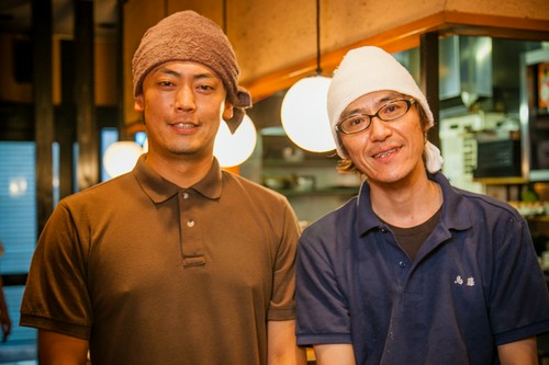 熟練のスタッフが厨房を切り盛り