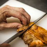 肉質が柔らかでジューシーな大山鶏は、照り焼きにしてもその旨さを発揮します。