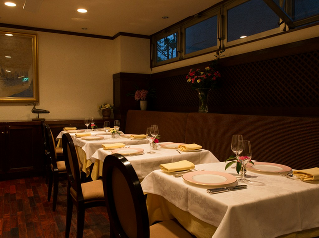 正統派のフレンチレストランで、肩肘張ることなく楽しめます