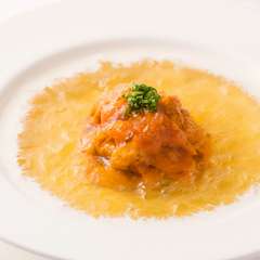 北海道産　生ウニのコンソメゼリー寄せカリフラワーのクリーム添