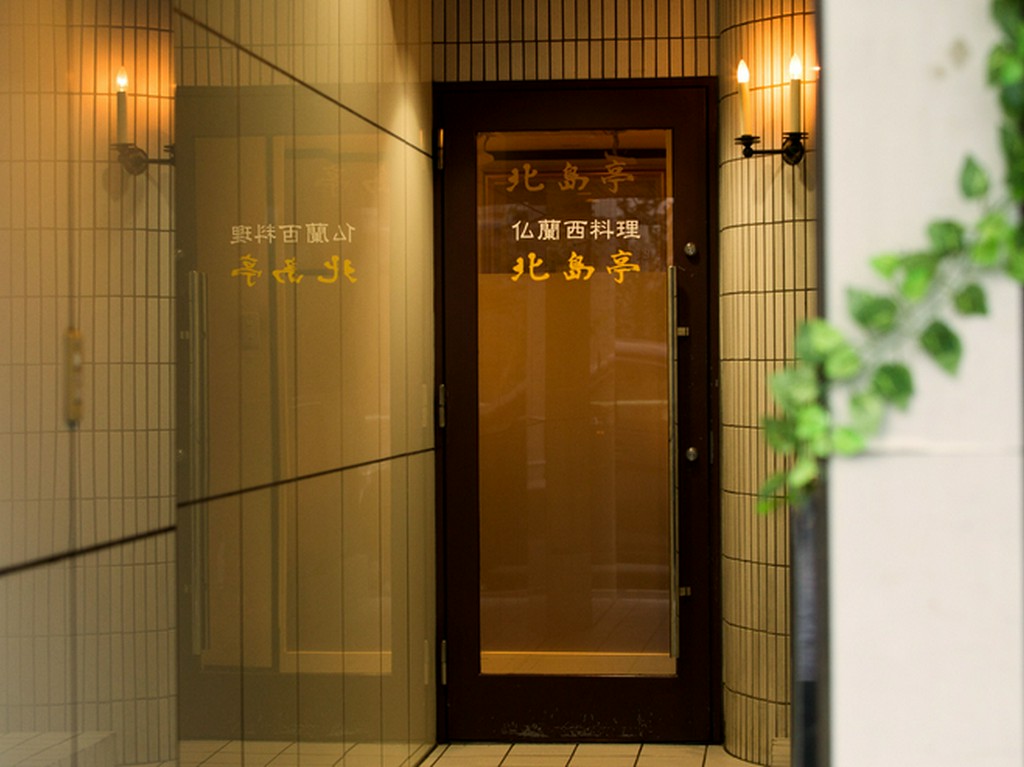 繁華街の喧噪から少し離れたロケーションも格別