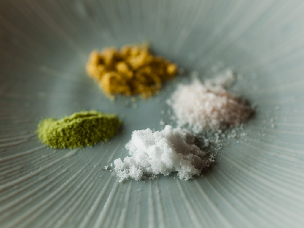 4種のこだわりの塩で、味わいに変化を