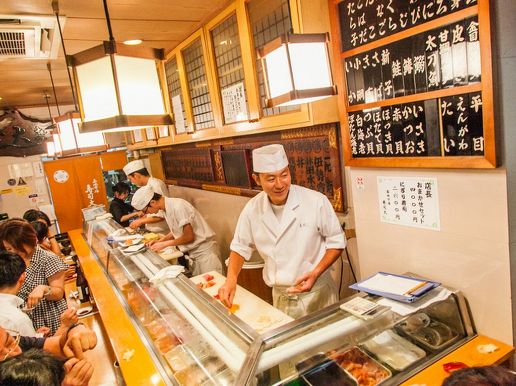 一人客も退屈させないエンターテイメント性に満ちた接客