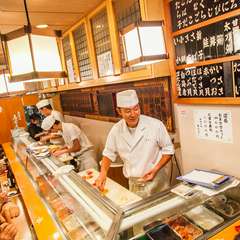 一人客も退屈させないエンターテイメント性に満ちた接客