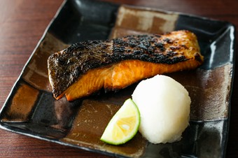 直火でこんがり焼き上げた『時鮭〈身〉』