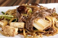 ボリューム満点。和牛も贅沢に使った『すき焼風焼うどん』
