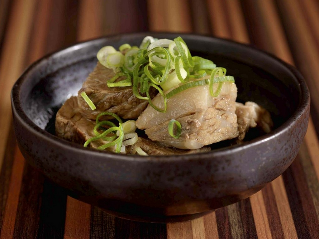 8時間かけて丹念に仕上げた、至極の酒肴『スジポン』