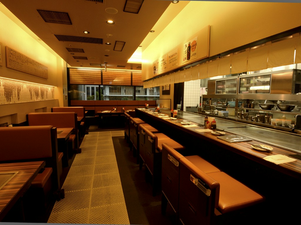 落ち着ける雰囲気の店内はバリアフリー対応、介助犬の入店も可