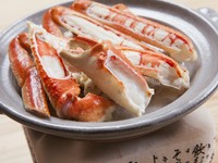 小鉢2種、茶碗蒸し、陶板焼きがに又は茹でがに、お汁、ご飯、漬物。
陶板焼きがには、ご家庭ではあまり食す事がないので、一度はご賞味して頂きたい一品です。
※本ずわいがに使用