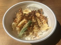 鳥取名産のもさ海老を天ぷらにして、
天丼にしました。
