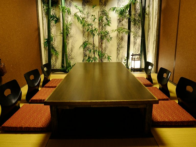 コースは美しい盛付の会席料理、個室でワンランク上のおもてなし