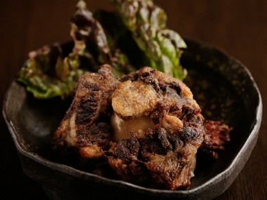 伝統のオックステール料理、じっくり煮込んだ『テールの塩焼き』