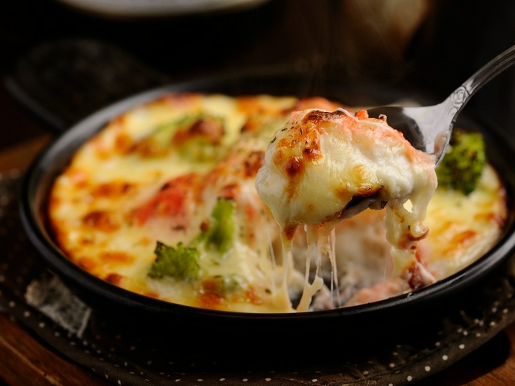 とろけるチーズのあつあつ『じゃがいもバターの明太グラタン』
