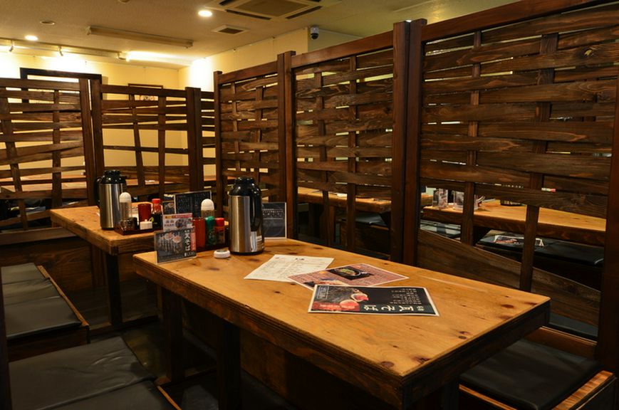 山口を味わいつくす、木の質感を活かしたくつろげる空間