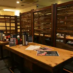 山口を味わいつくす、木の質感を活かしたくつろげる空間