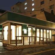 白を貴重とした店内にダウンライトで落ち着いた空間で、女子会なんていかがですか？
当店イチオシのお化粧室も一目見る価値間違いなし!!
