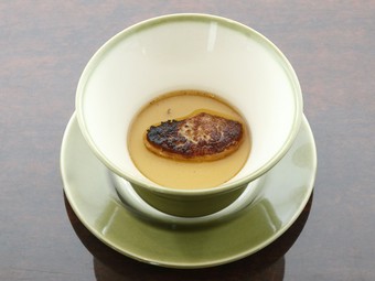 『フォアグラのフランとソテー　ダブルコンソメスープ』