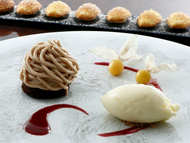 外はカリカリ、中はふわふわの『焼きたてマドレーヌ』