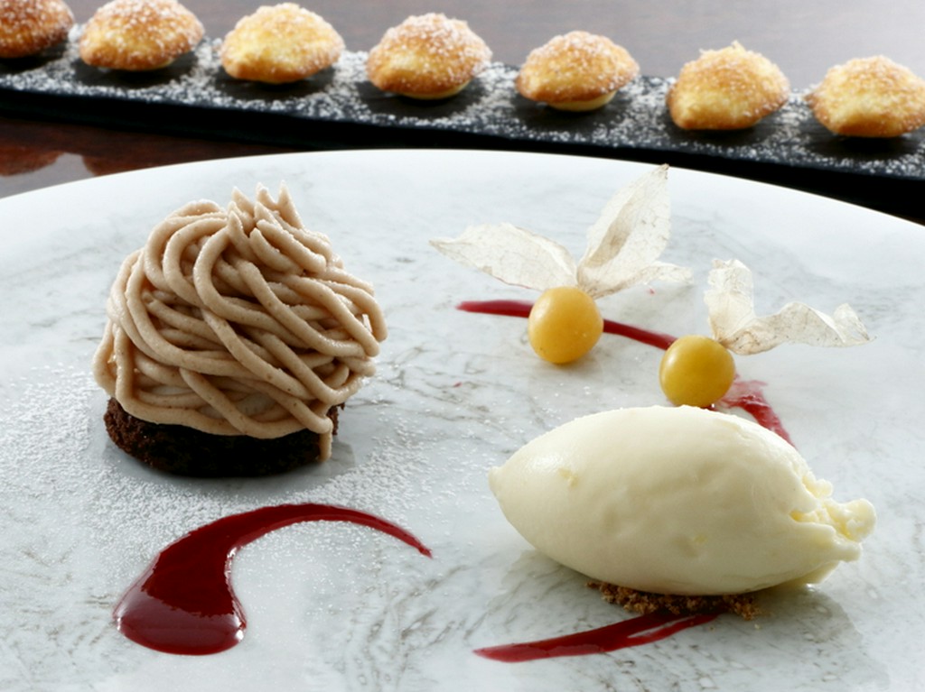 外はカリカリ、中はふわふわの『焼きたてマドレーヌ』