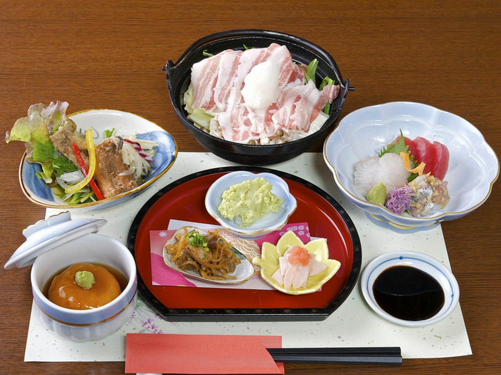 会席料理の1品が、さらりと出てくる居酒屋